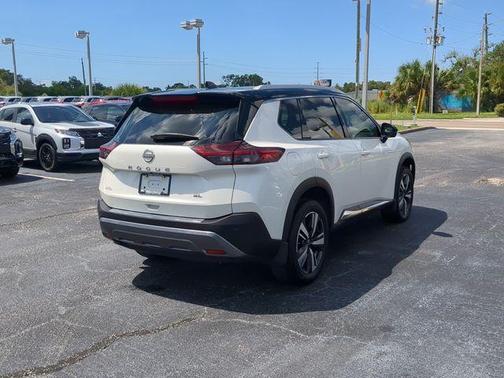 2 Tone White / Black Roof 2023 Nissan Rogue SL