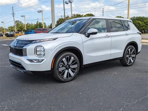 2025 Mitsubishi Outlander SE