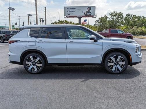 2025 Mitsubishi Outlander SE