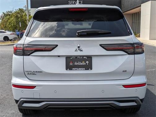 2025 Mitsubishi Outlander SE