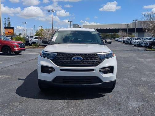 2022 Ford Explorer Base