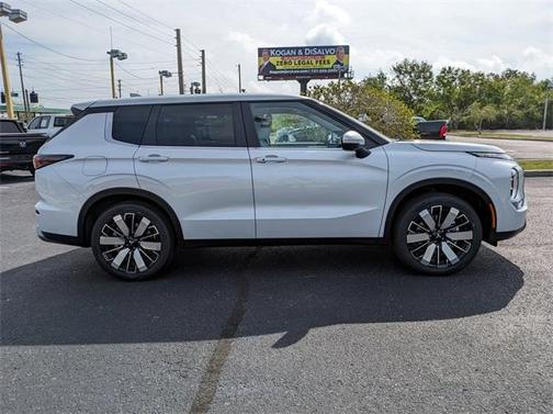 2025 Mitsubishi Outlander SE