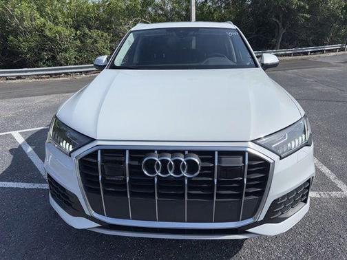 Glacier White Metallic 2024 Audi Q7 55 Premium Plus