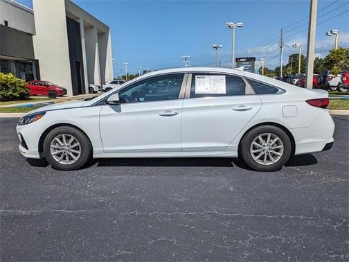 2018 Hyundai SONATA SE