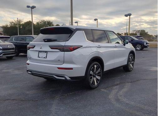 White 2026 Mitsubishi Outlander SE