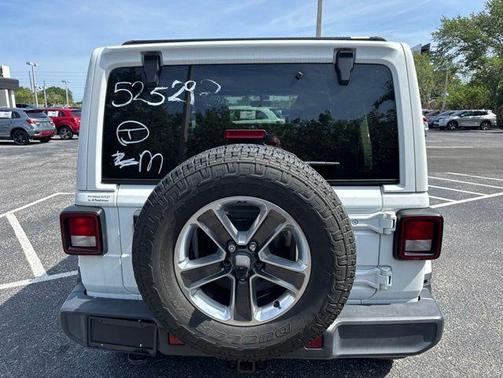 Bright White Clearcoat 2019 Jeep Wrangler Unlimited Sahara