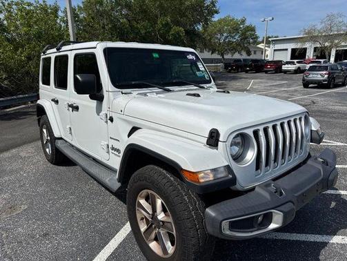 Bright White Clearcoat 2019 Jeep Wrangler Unlimited Sahara