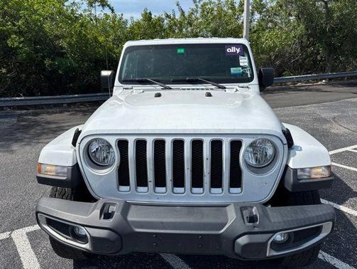 Bright White Clearcoat 2019 Jeep Wrangler Unlimited Sahara