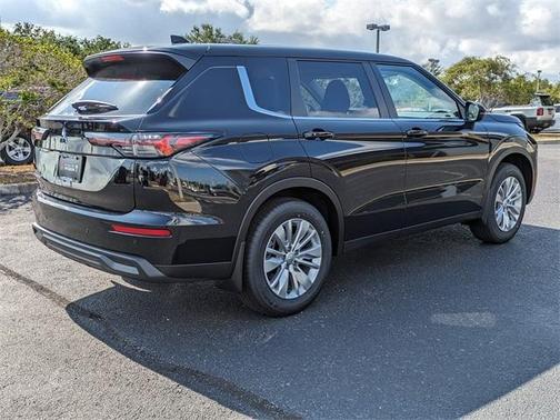 2025 Mitsubishi Outlander ES