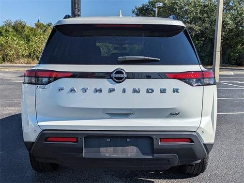 2024 Nissan Pathfinder SV
