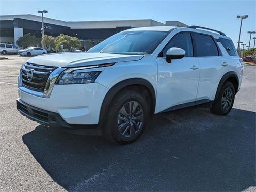 2024 Nissan Pathfinder SV