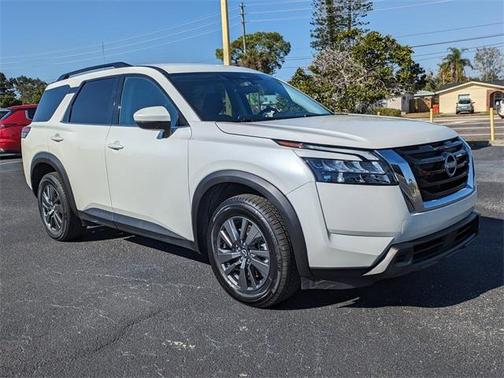 2024 Nissan Pathfinder SV