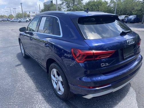 Navarra Blue Metallic 2022 Audi Q3 40 Premium