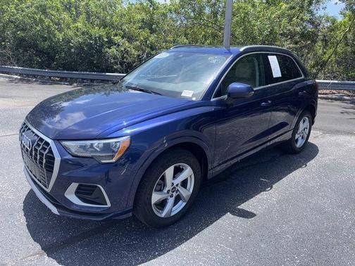 Navarra Blue Metallic 2022 Audi Q3 40 Premium