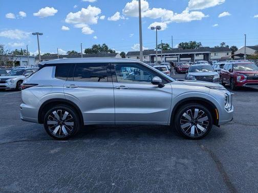 2026 Mitsubishi Outlander SEL