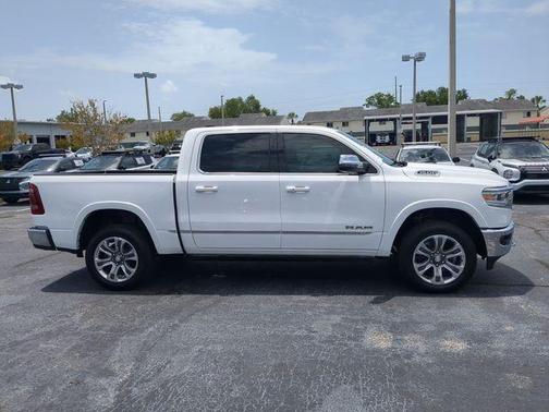 Bright White Clearcoat 2023 RAM 1500 Limited