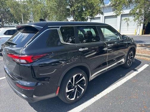 2022 Mitsubishi Outlander ES