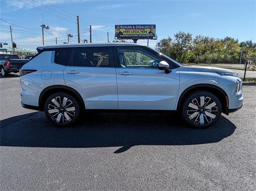 2025 Mitsubishi Outlander SE