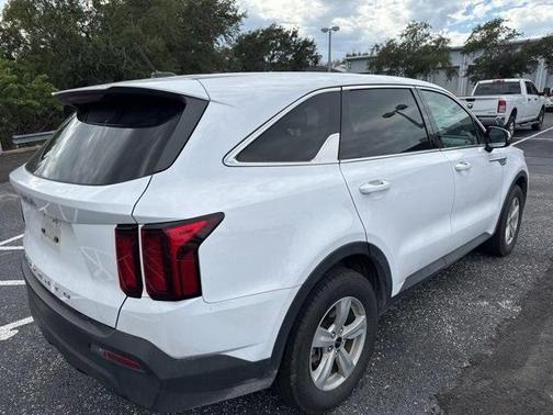2022 Kia Sorento LX