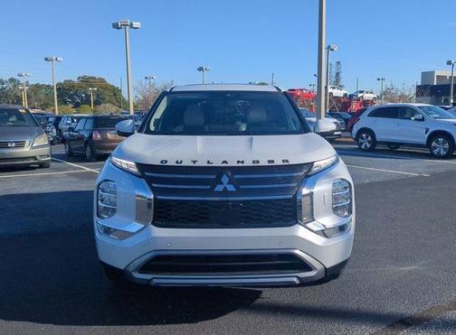 White Diamond 2026 Mitsubishi Outlander SE