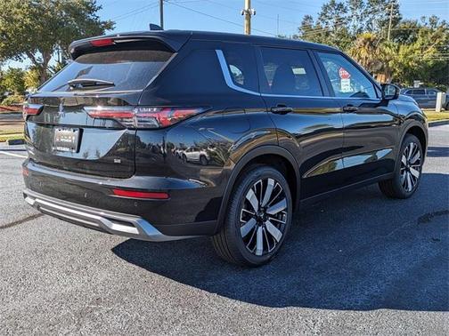 2025 Mitsubishi Outlander SE