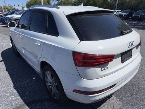 Cortina White 2018 Audi Q3 2.0T Premium