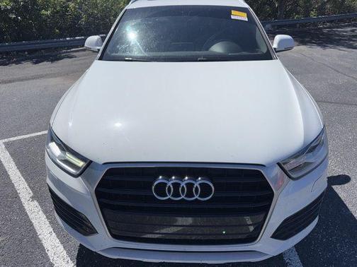 Cortina White 2018 Audi Q3 2.0T Premium