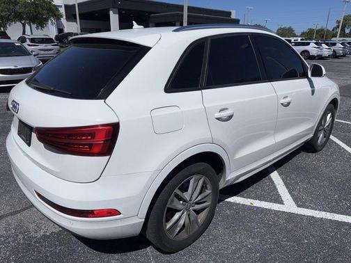 Cortina White 2018 Audi Q3 2.0T Premium