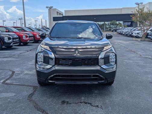 Graphite Gray 2026 Mitsubishi Outlander LE
