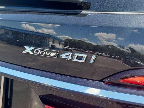 Black Sapphire Metallic 2024 BMW X7 xDrive40i