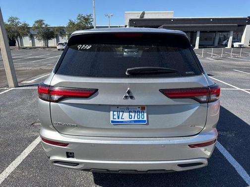 2024 Mitsubishi Outlander SE