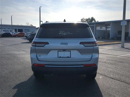 2022 Jeep Grand Cherokee L Laredo