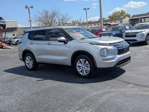 2026 Mitsubishi Outlander ES