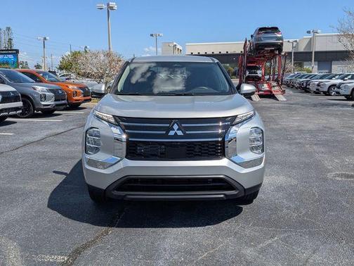 2026 Mitsubishi Outlander ES
