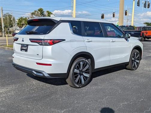 2025 Mitsubishi Outlander SE