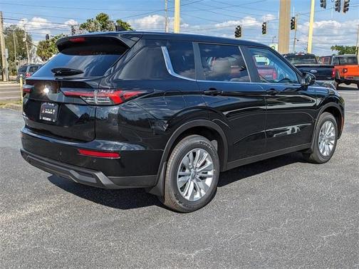 2025 Mitsubishi Outlander ES