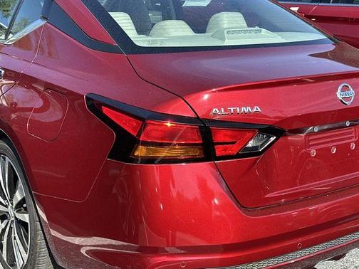 Sunset Drift Chromaflair 2019 Nissan Altima 2.5 Platinum