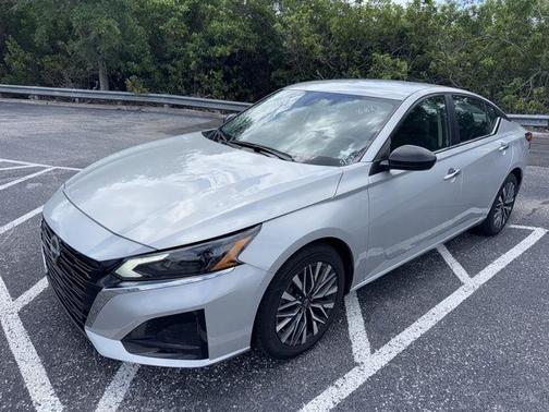 Brilliant Silver Metallic 2024 Nissan Altima 2.5 SV