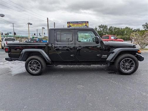 2023 Jeep Gladiator Overland