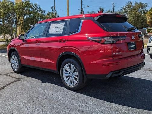 2025 Mitsubishi Outlander ES