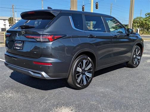 2025 Mitsubishi Outlander SE