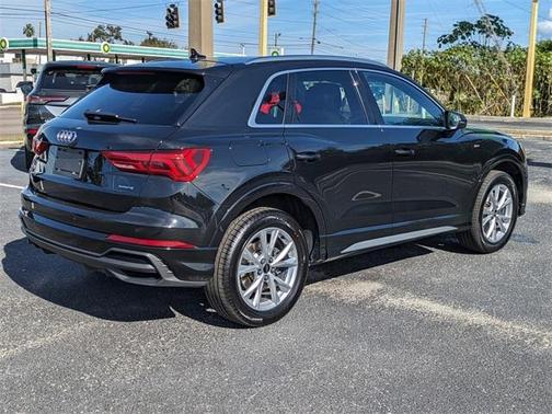 2024 Audi Q3 45 S line Premium