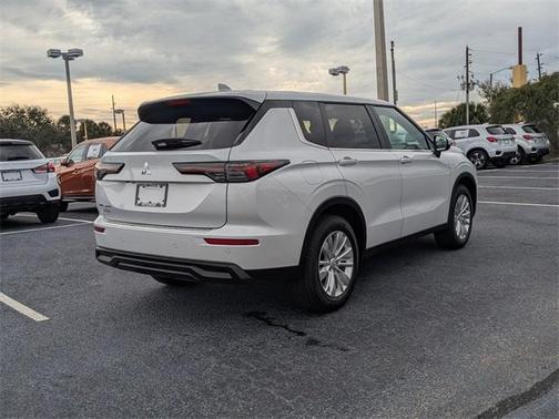 2026 Mitsubishi Outlander ES