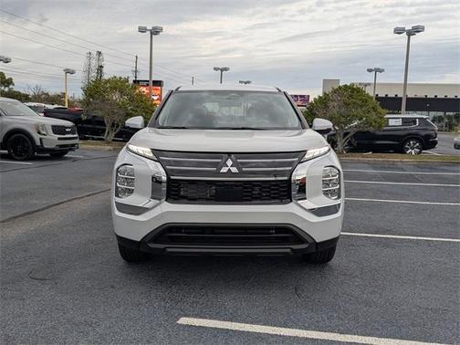 2026 Mitsubishi Outlander ES