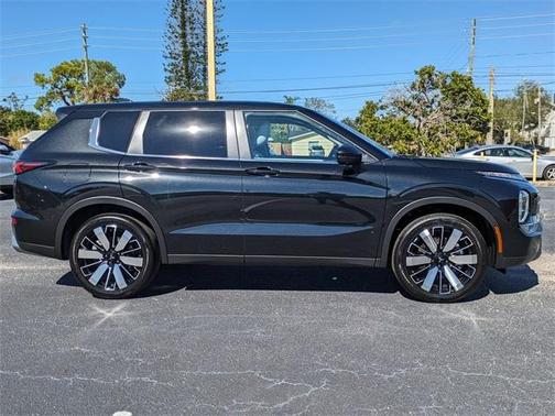 2025 Mitsubishi Outlander SE