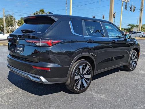 2025 Mitsubishi Outlander SE