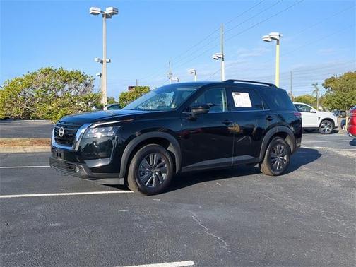 2024 Nissan Pathfinder SV