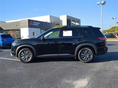 2024 Nissan Pathfinder SV