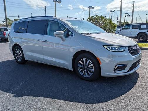 2021 Chrysler Pacifica Hybrid Touring L