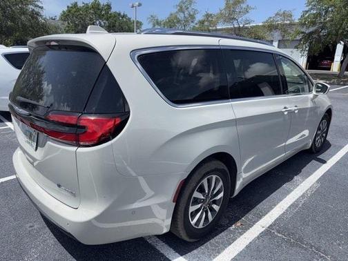 2021 Chrysler Pacifica Hybrid Touring L
